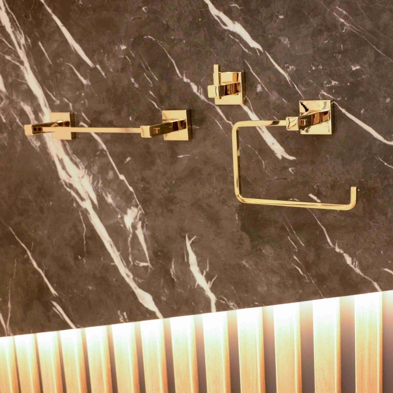 CABIDE DE PAREDE SQUARE GOLD