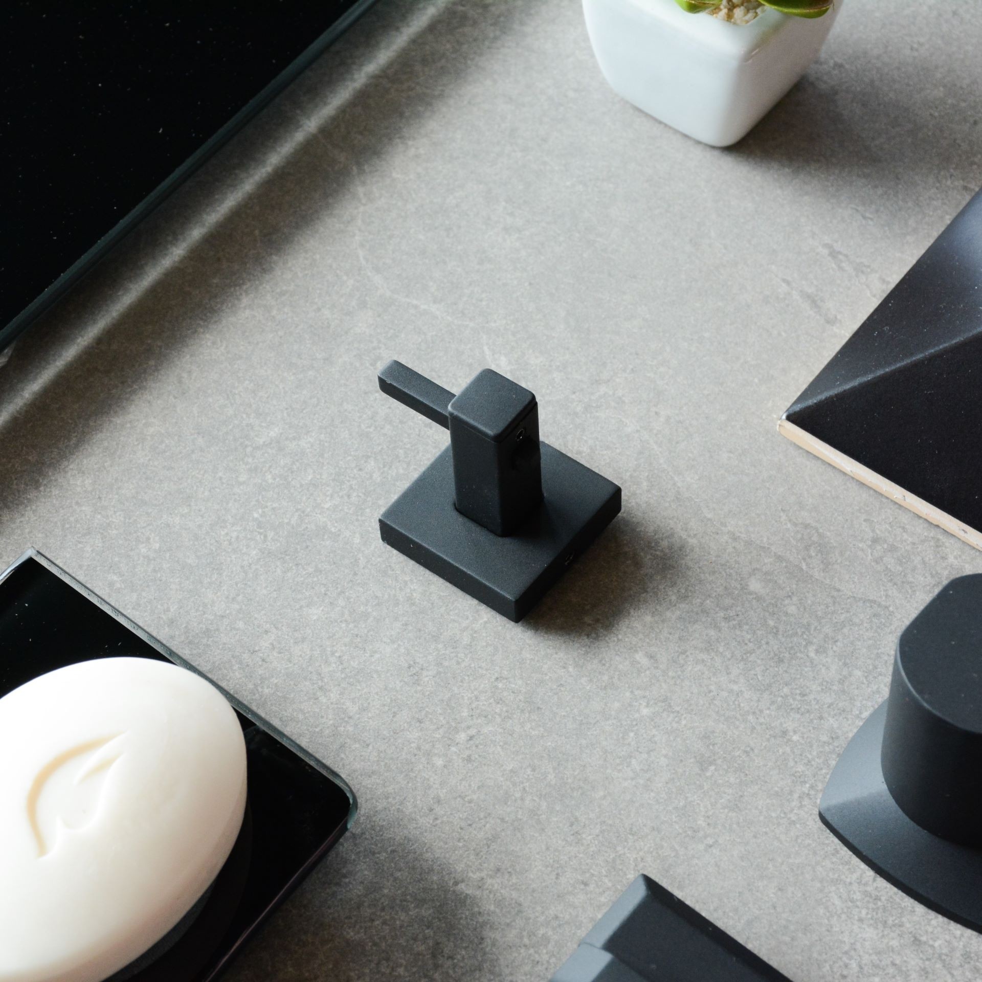 CABIDE SQUARE BLACK